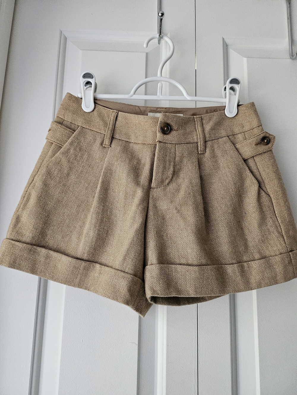 Old Navy Beige Tailored Cuffed Women’s Shorts